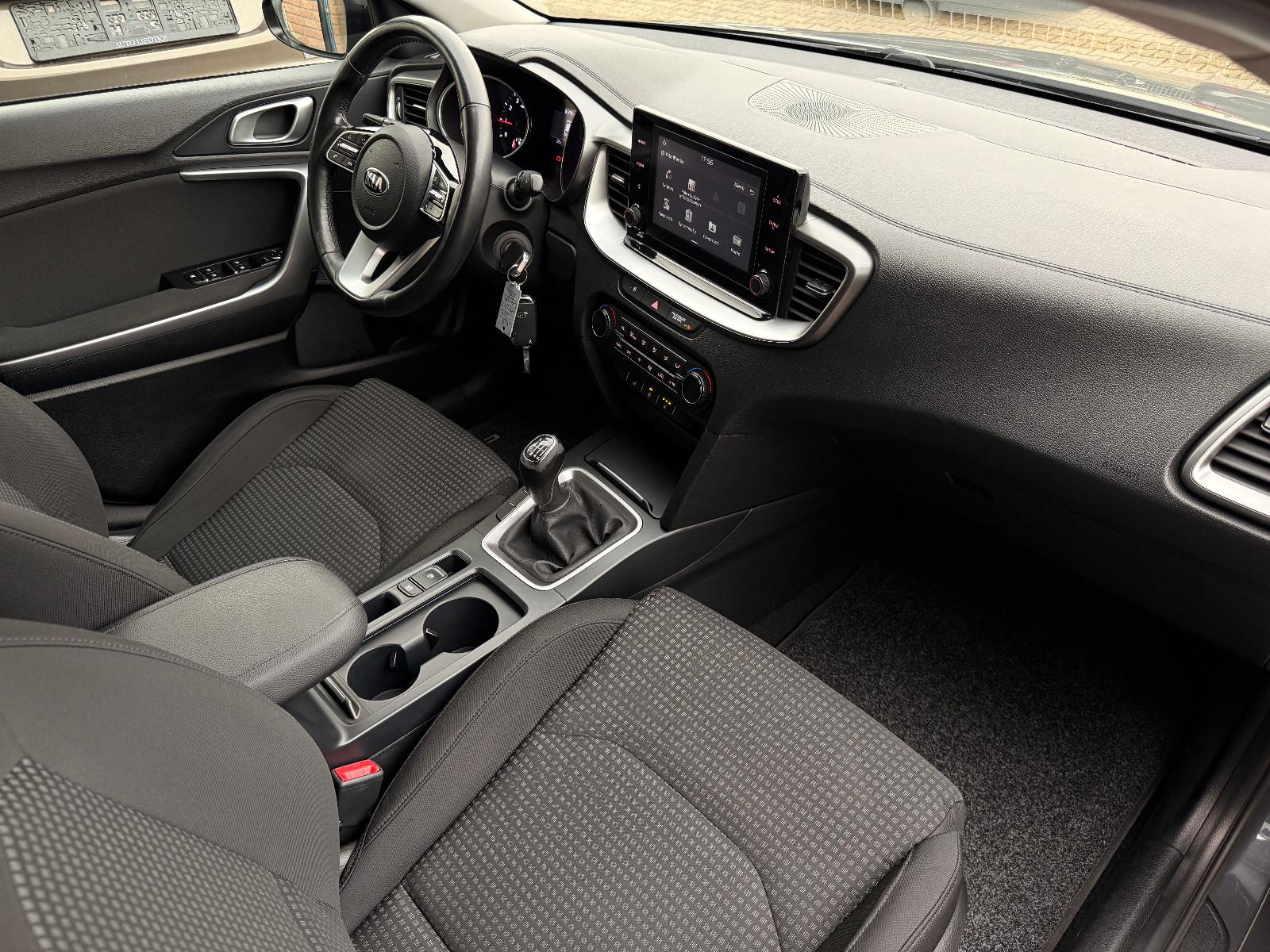 Kia Ceed 1.0 T-GDI 100 Attract/CarPlay/Android/Sitzh