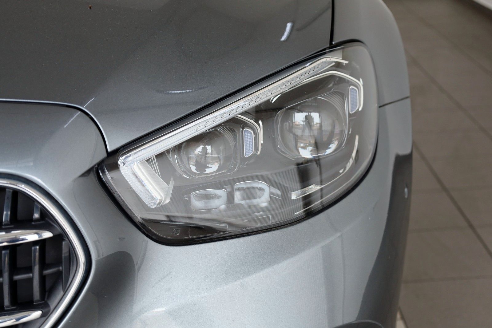 Fahrzeugabbildung Mercedes-Benz E 300de 4M T Avantgarde Leder,Navi,LED,PanoDach