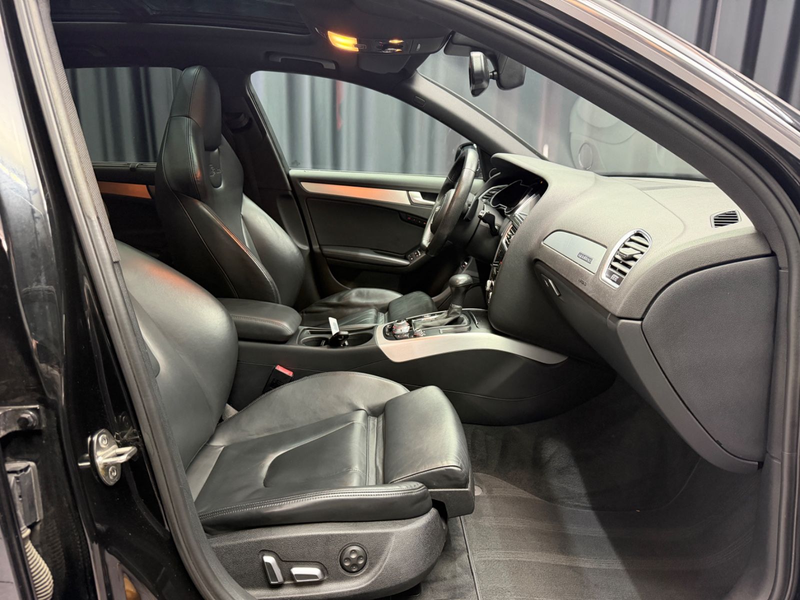 Fahrzeugabbildung Audi A4 Avant S line quattro|B&O|RS-SITZE|NAVI