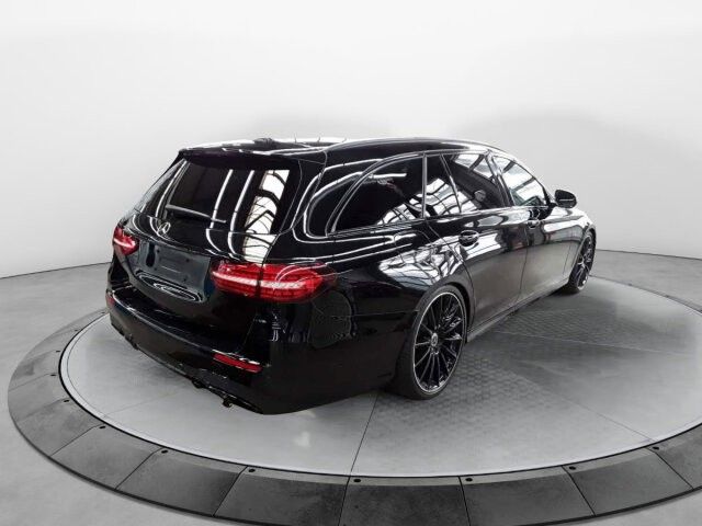 Fahrzeugabbildung Mercedes-Benz E 400d 4M AMG+Burm+Pano+AHK+Distr+Memory+Night