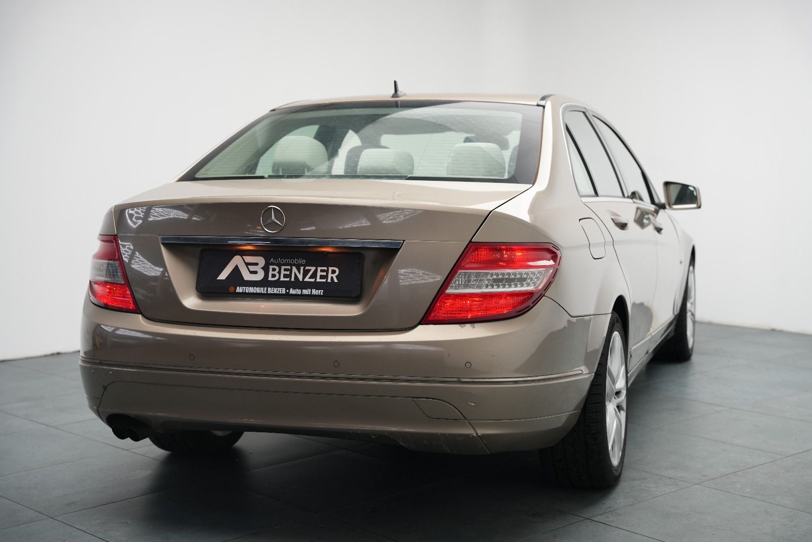 Fahrzeugabbildung Mercedes-Benz C 200 CDI BlueEfficiency/Limousine/TÜV/Xenon