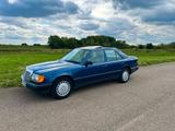 Mercedes-Benz Mercedes Benz W124 260E *Oldtimer / Wenig KM* - Mercedes-Benz W124 aus dem Jahr 1988