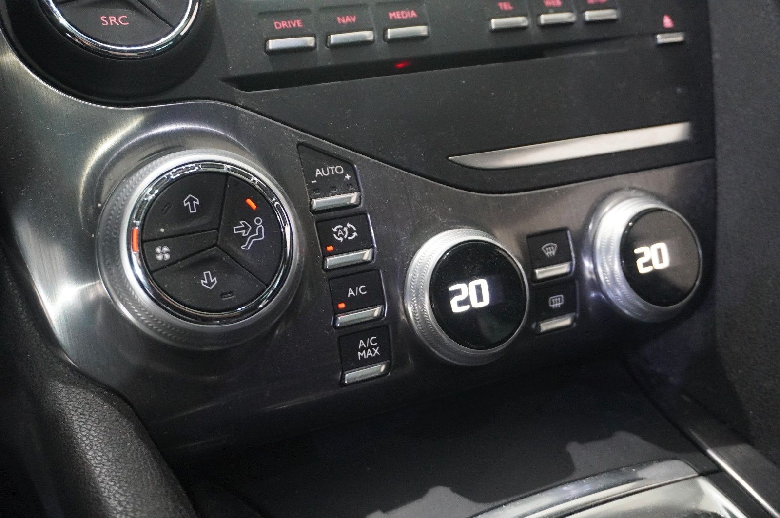 Fahrzeugabbildung DS Automobiles DS5 Lim. 2.0D NAVI/LED/KAMERA/HUD/SPORT/SH/DAB+