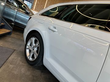 Audi A4 *ACC*AHK*NAVI*CARPLAY*2-ZONEN*SZHZ*LED*