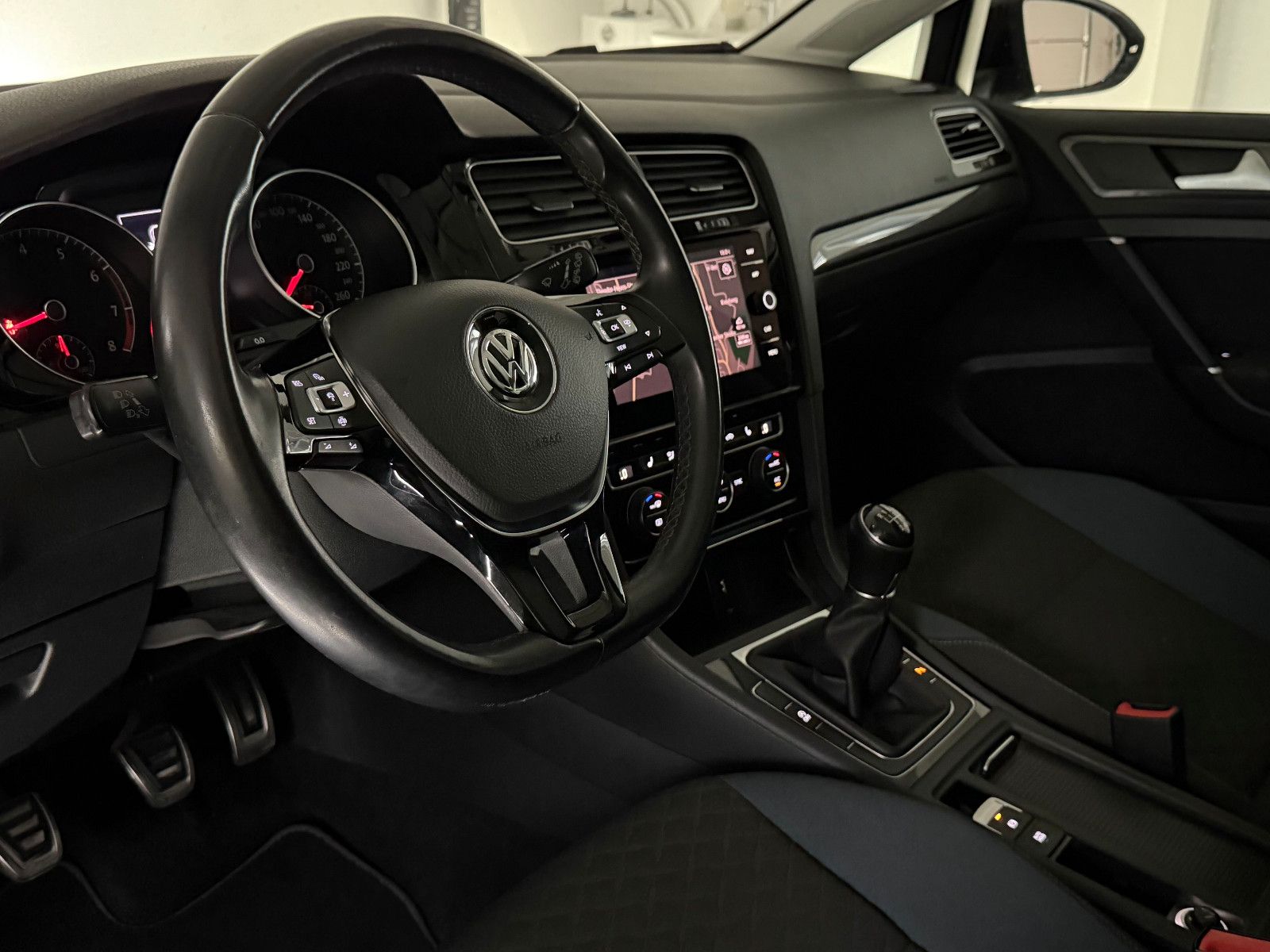 Fahrzeugabbildung Volkswagen Golf VII Lim. IQ.DRIVE BlueMotion/CAR PLAY/ACC