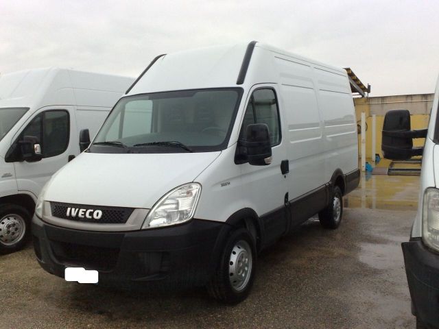 Iveco Daily 35s14 Furgone di serie - 2011