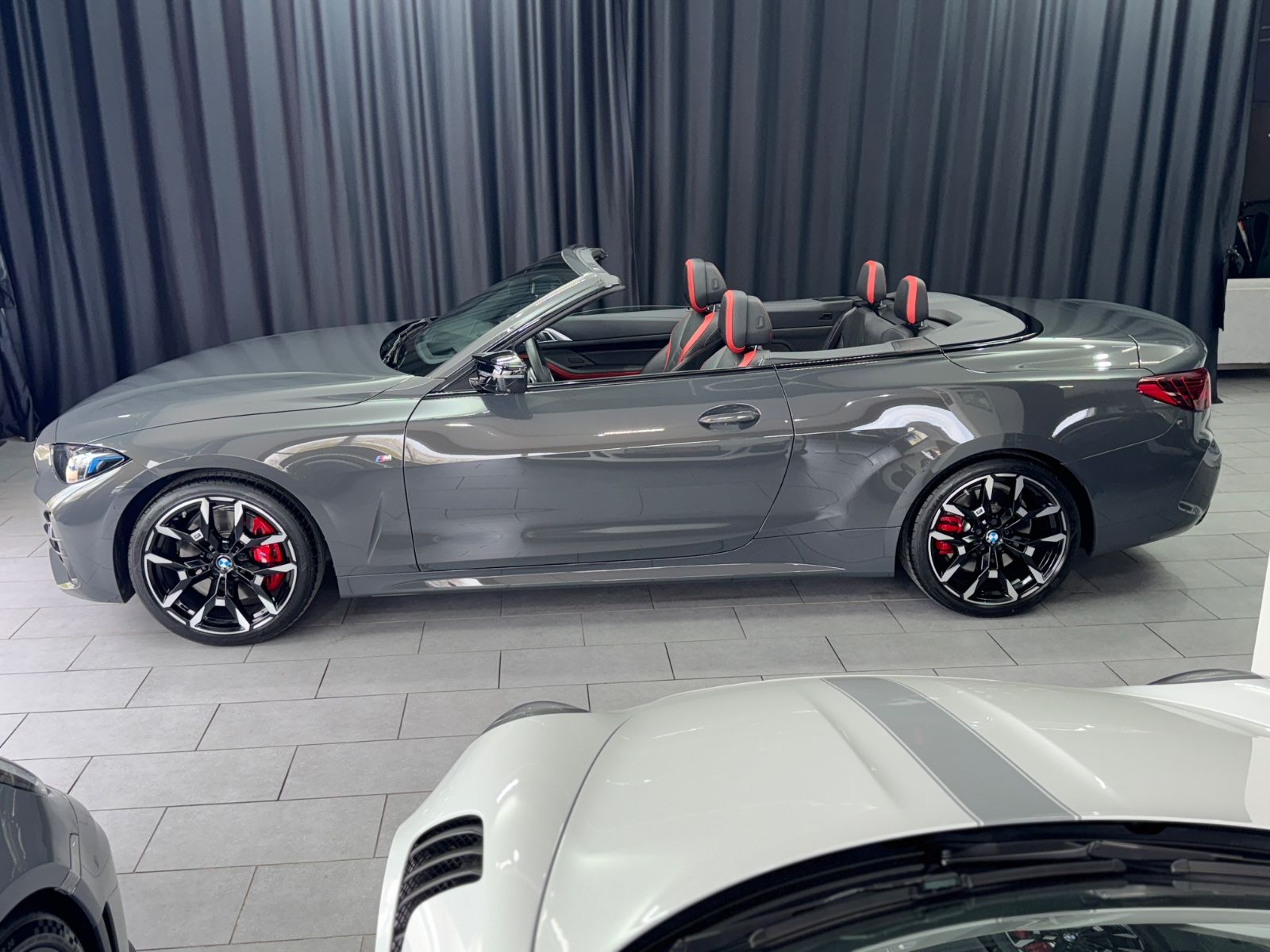 Fahrzeugabbildung BMW M440i Cabrio xDrive|INDIVIDUAL|H&K|LEDER|FACELIF
