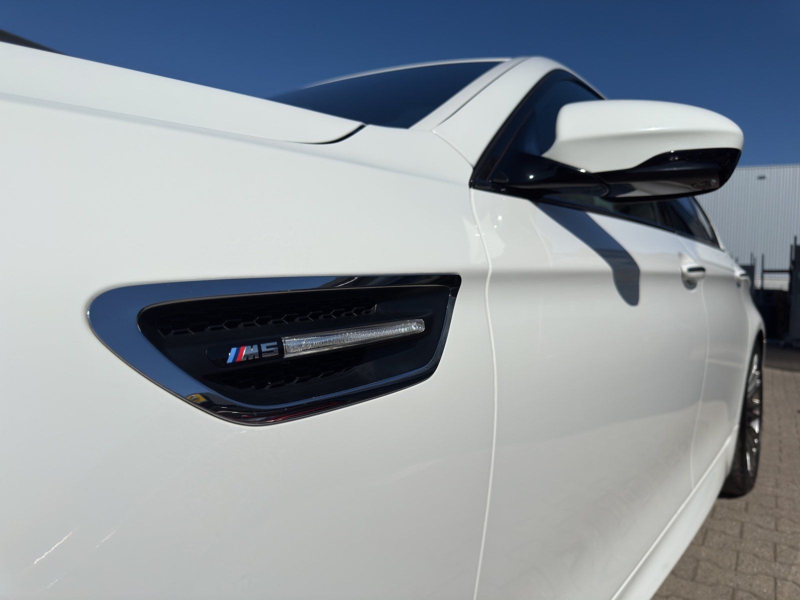 Fahrzeugabbildung BMW M5 4.4 V8 1. HAND/KW-Fahrwerk/Eventuri-Ansaugung