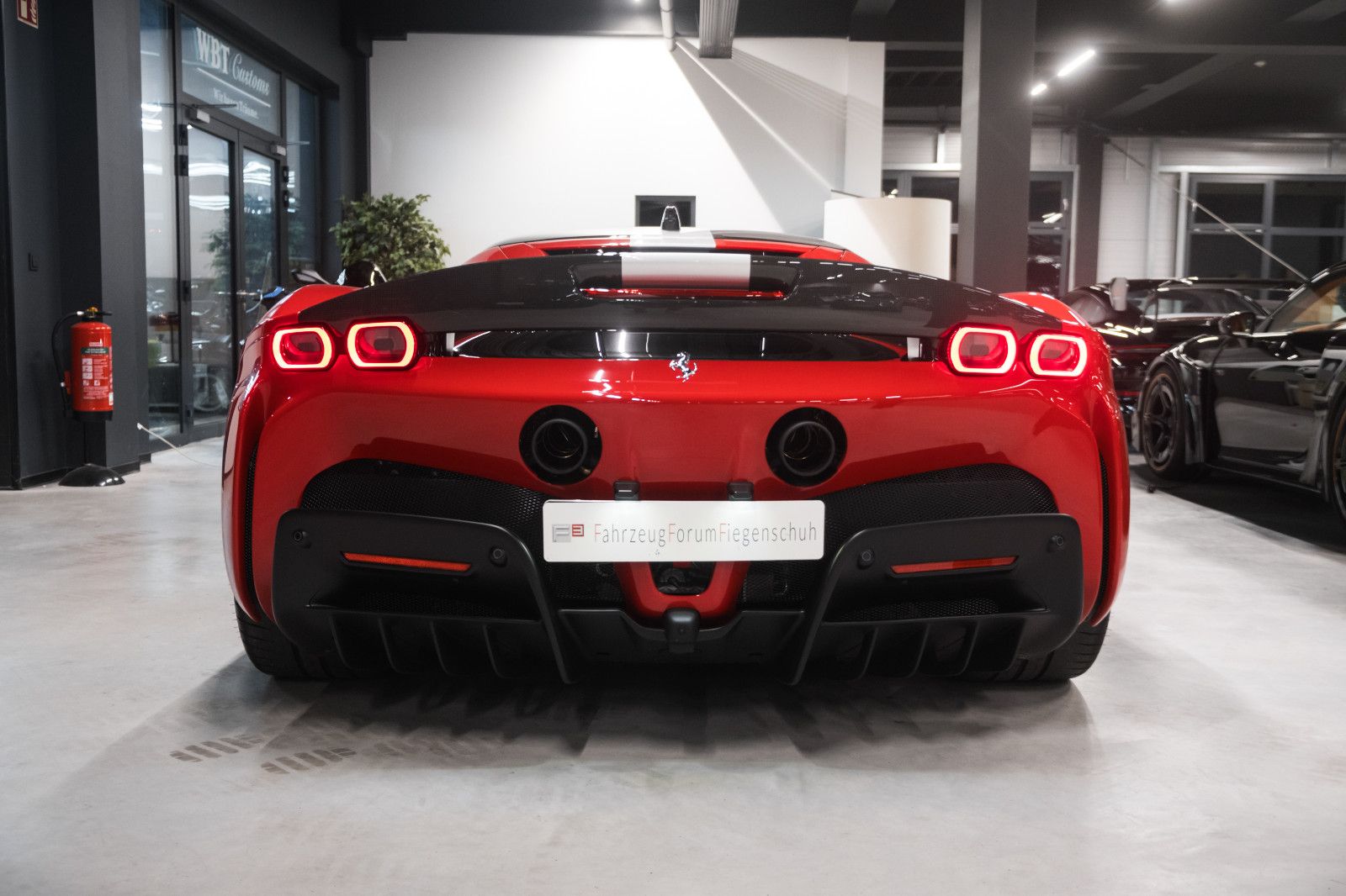 Fahrzeugabbildung Ferrari SF90 Assetto Fiorano-Carbonsitze-LED-Lenkr.