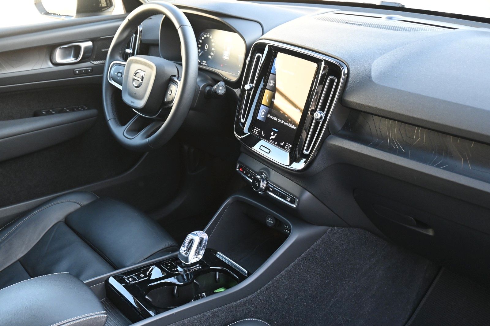 Fahrzeugabbildung Volvo XC40 T5 Recharge Plus Dark*H&K*BLIS*RFK*AHK