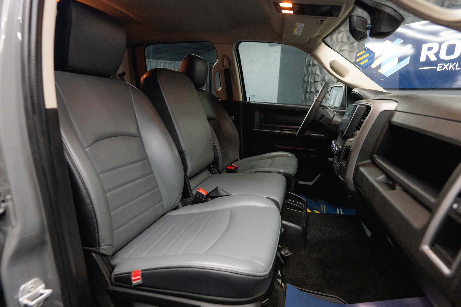 Fahrzeugabbildung Dodge RAM 5.7 V8 HEMI 4x4 OFFROAD Night-Paket LONGBED