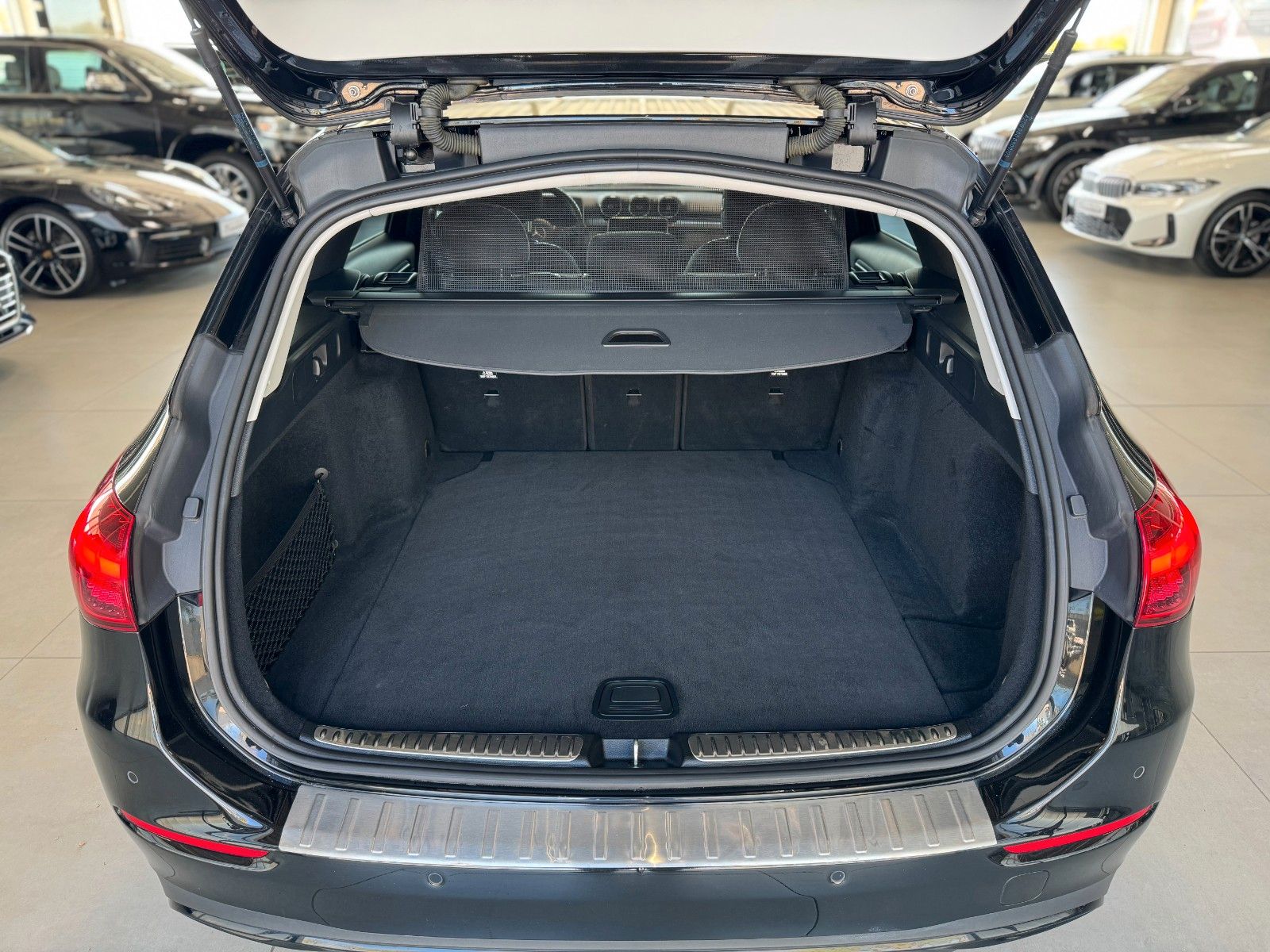 Fahrzeugabbildung Mercedes-Benz C 200 d T Avantgarde Night-Paket Business-Paket