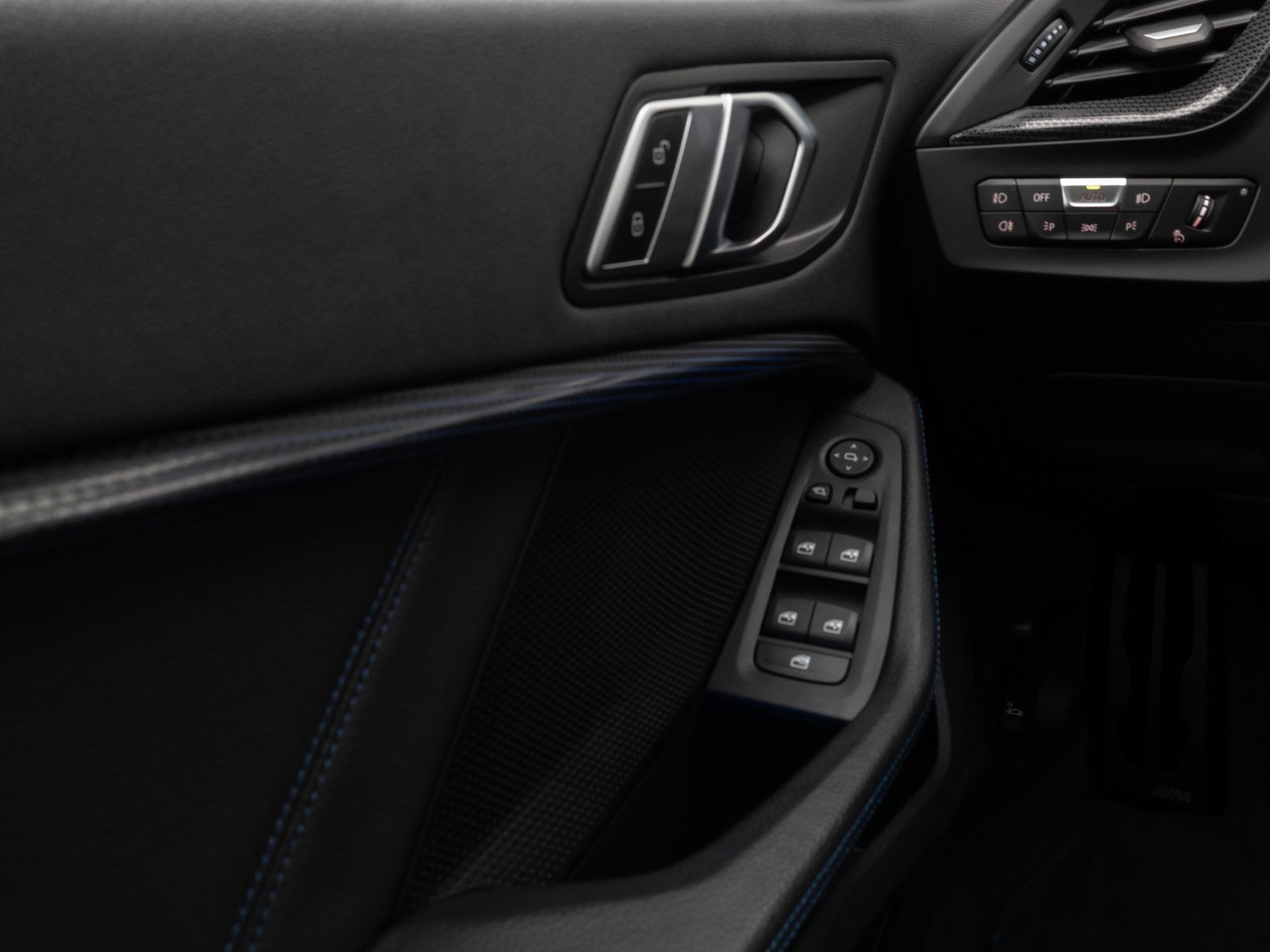 Fahrzeugabbildung BMW 120i M Sport Panorama PDC DAB Lenkrhzg Komfort