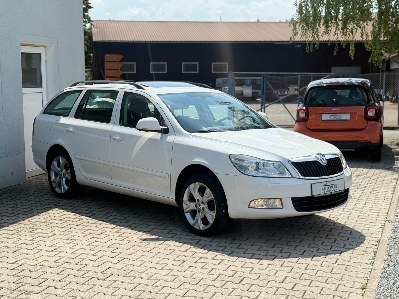 Skoda Octavia 2012 — interior