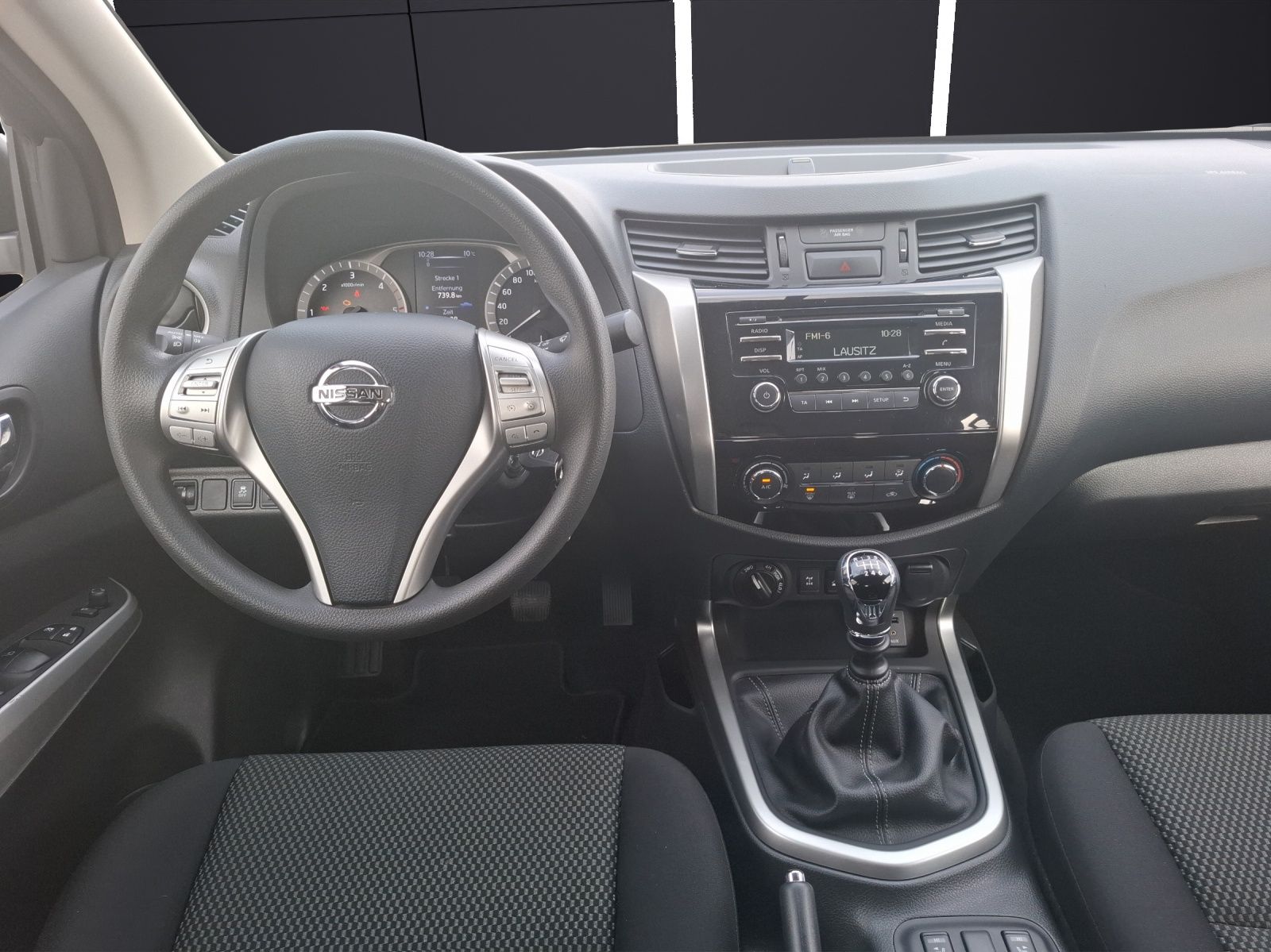 Fahrzeugabbildung Nissan Navara NP300 4x4 ASG 03.2027 o. 160T KM AHK Klim