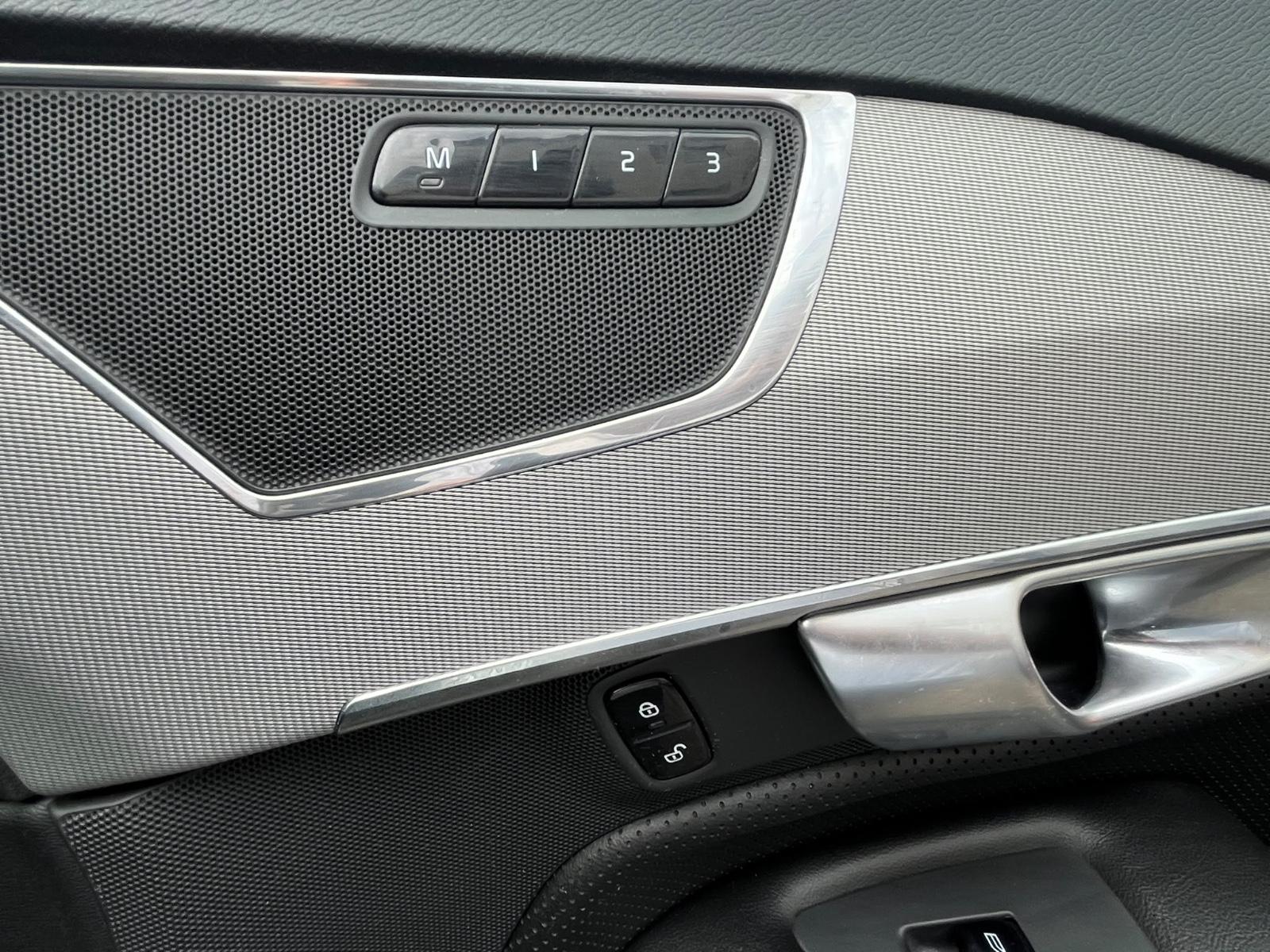 Volvo XC90 R Design AWD 7.Sitze Panorama, Leder