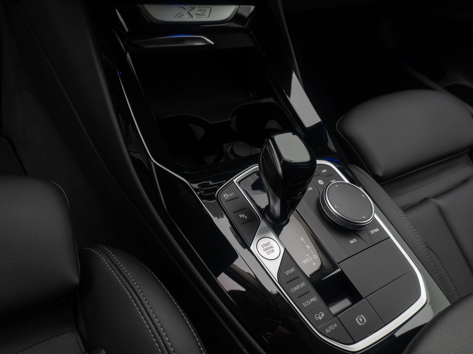 Fahrzeugabbildung BMW X3 xD20i Kamera DAB Laser HiFi Komfort Sport 18"