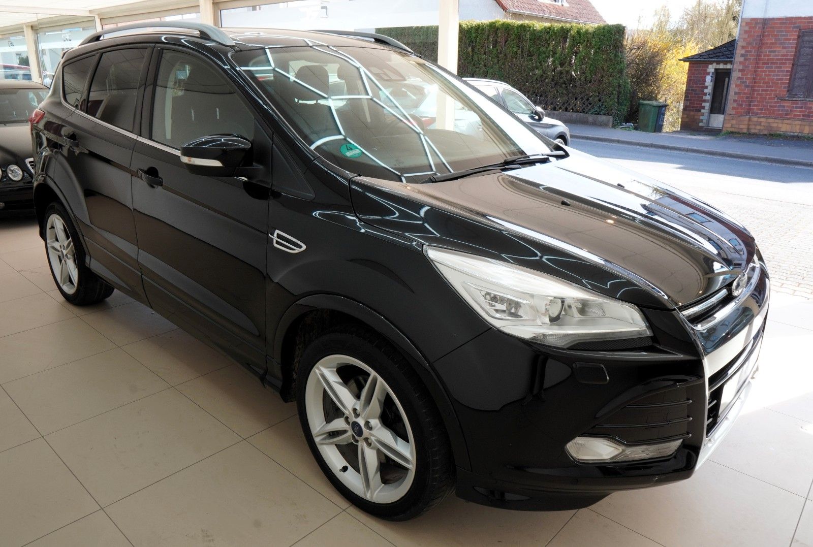 Fahrzeugabbildung Ford Kuga Individual *1.Hand*Autom.*Navi*Leder*Kamera
