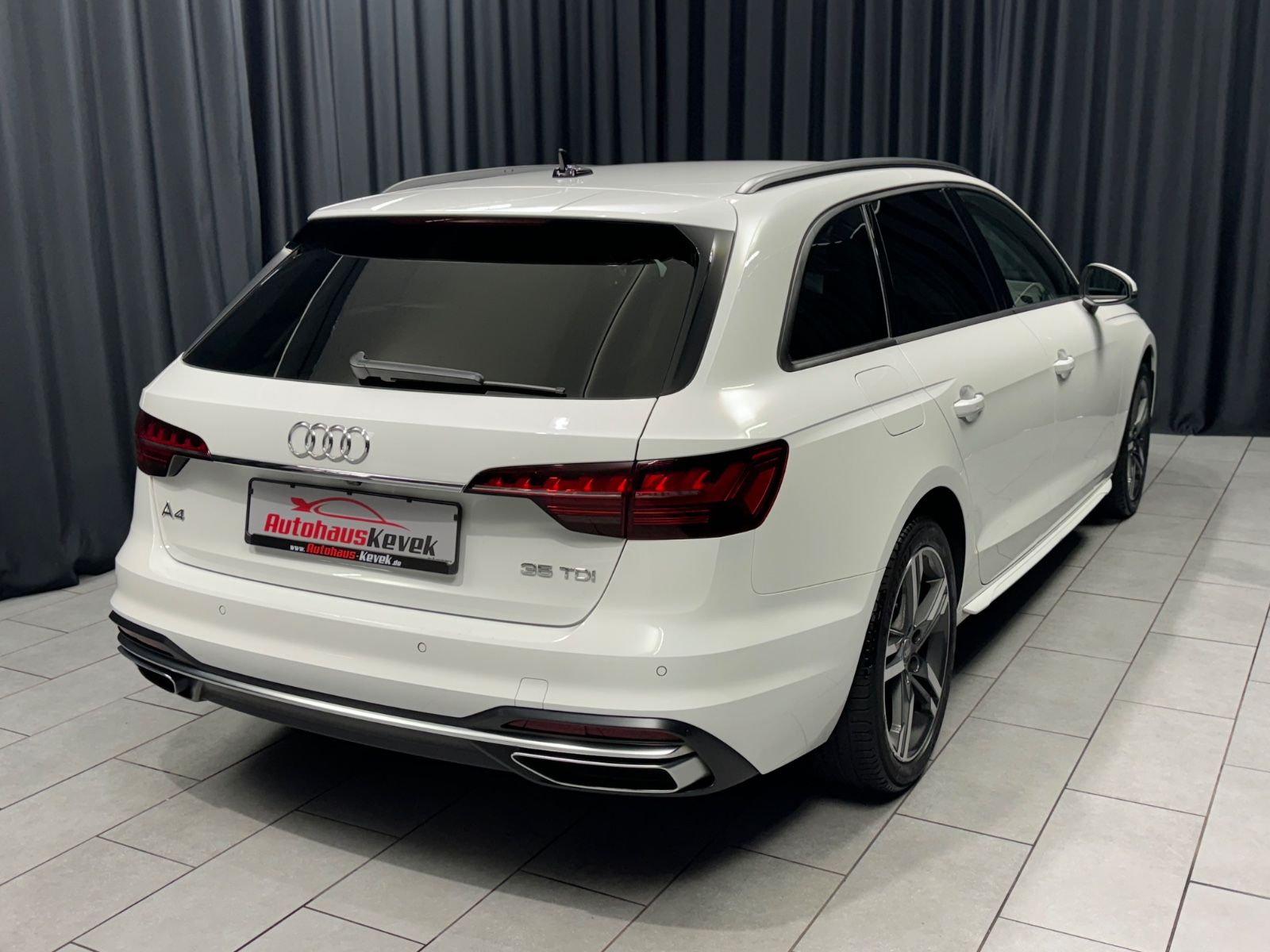 Fahrzeugabbildung Audi A4 Avant 35 TDI advanced*S-TRONIC*NAVI*MATRIX*