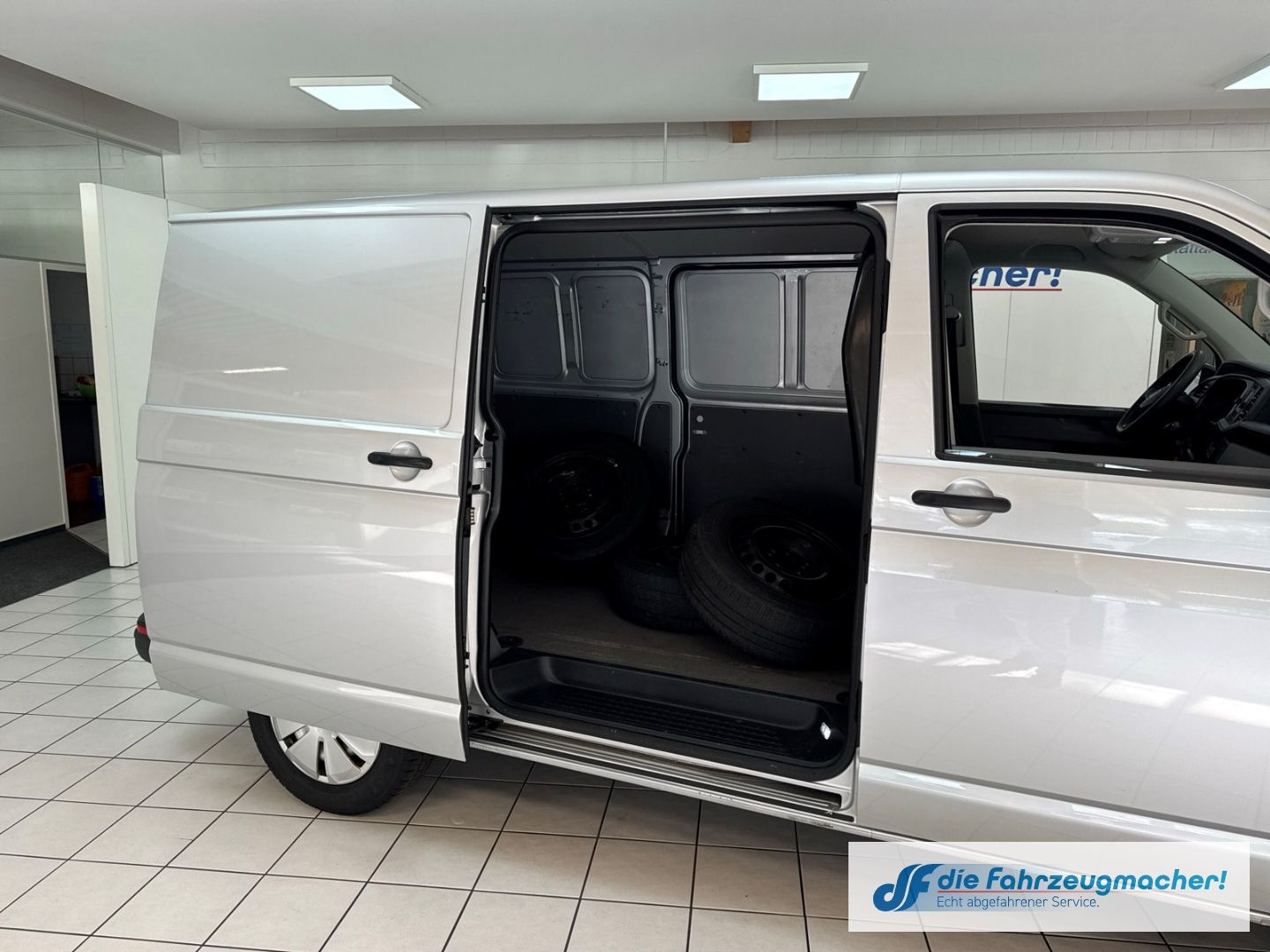 Fahrzeugabbildung Volkswagen Transporter T6.1 Kasten AHK DAB 2x Schiebetür 15