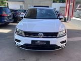 Volkswagen Tiguan DSG NAVI/PANO/360°KA/AHK/1.HAND/TOP-ZUSTA - Volkswagen Tiguan mit Benzin-Antrieb: Geländewagen, Automatik