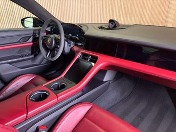 صورة 6 لـ 2020 Porsche TAYCAN