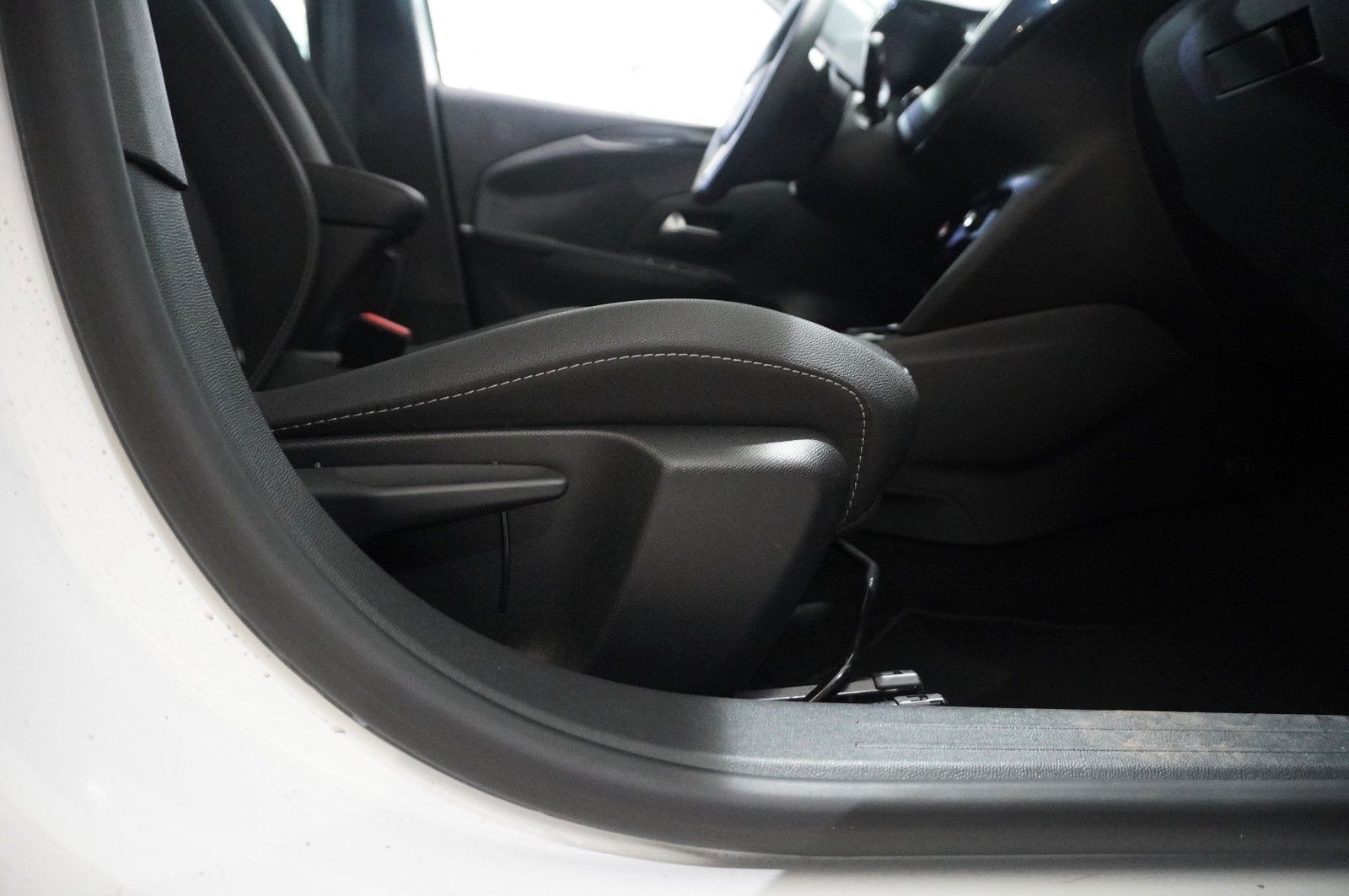 Fahrzeugabbildung Opel Corsa F 1.2T ELEGANCE NAVI/LED/VIRT/KAMERA/SPORT