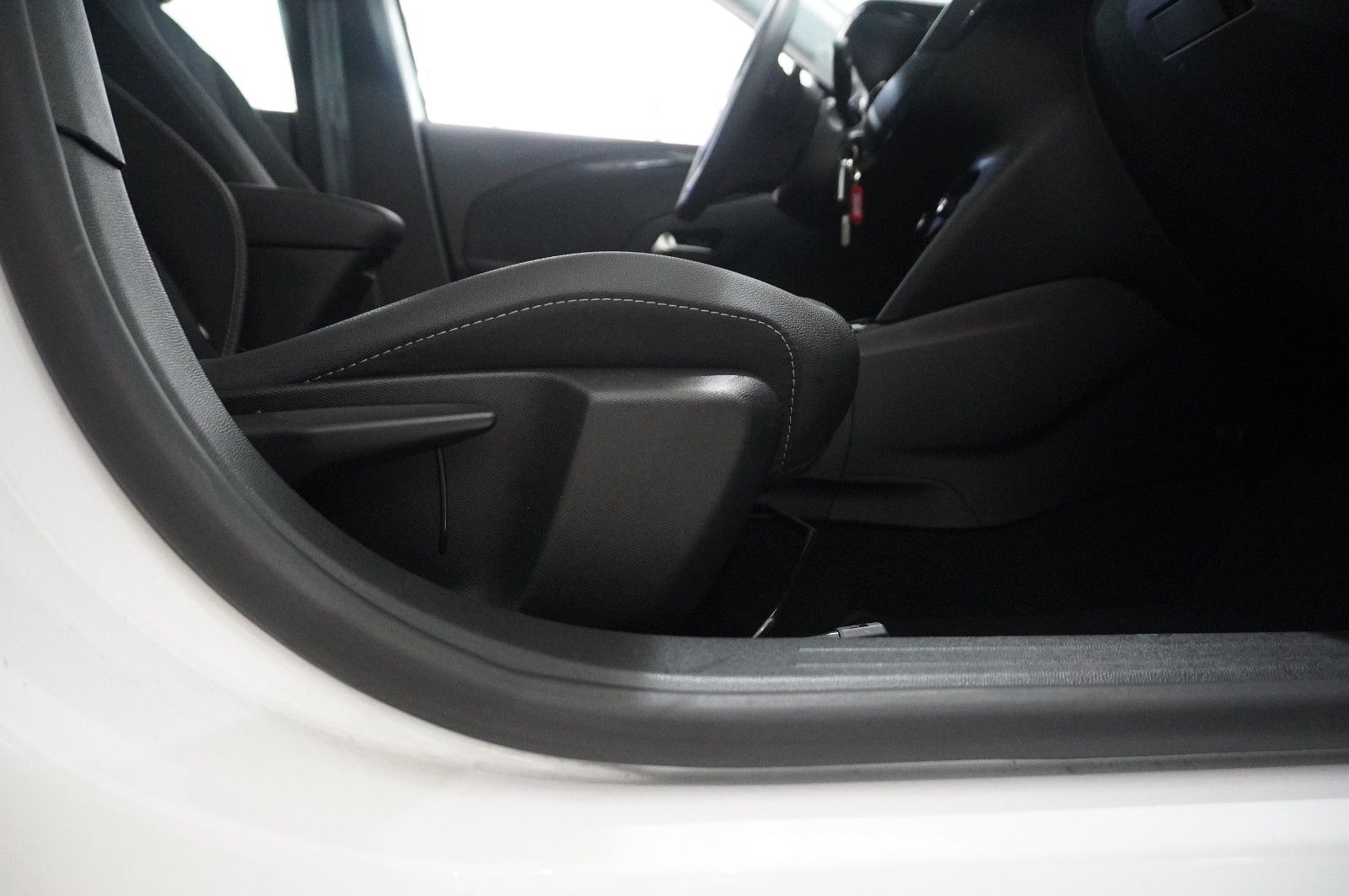 Fahrzeugabbildung Opel Corsa F 1.2T ELEGANCE NAVI/LED/KAMERA/SPORT/DAB+