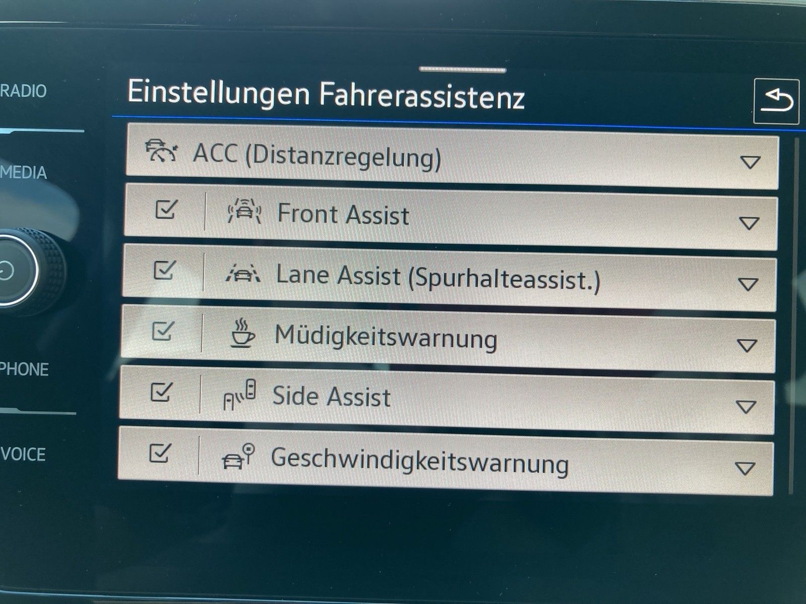 Fahrzeugabbildung Volkswagen T-Roc TSI Goal DSG LEDplus Navi AID ACC SHZ Park