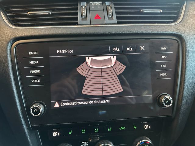 Skoda Octavia Combi Soleil *ACC*NAVI*PDC*SZHZ*APPLE*