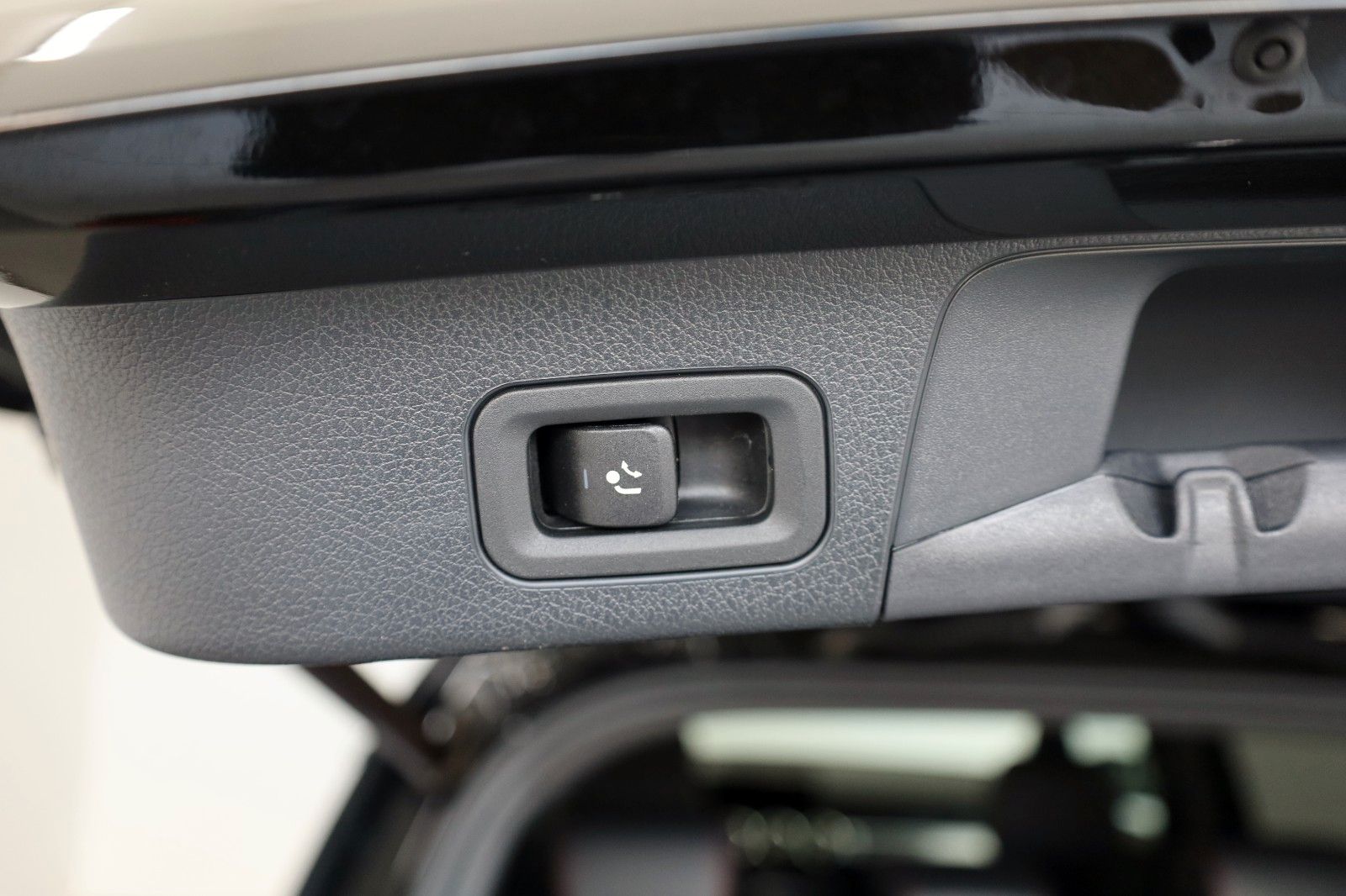 Fahrzeugabbildung Mercedes-Benz GLB 200d AMG-line,T.Leder,Navi,LED,SH,Kamera,AHK