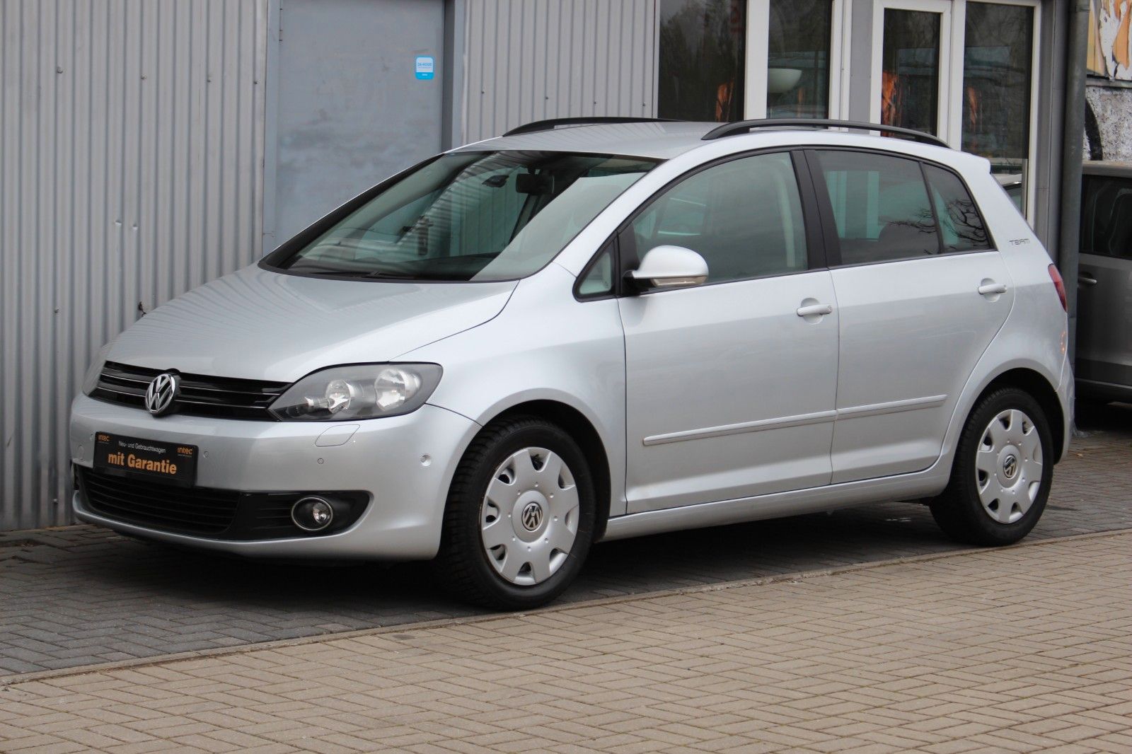 Volkswagen Golf - 1