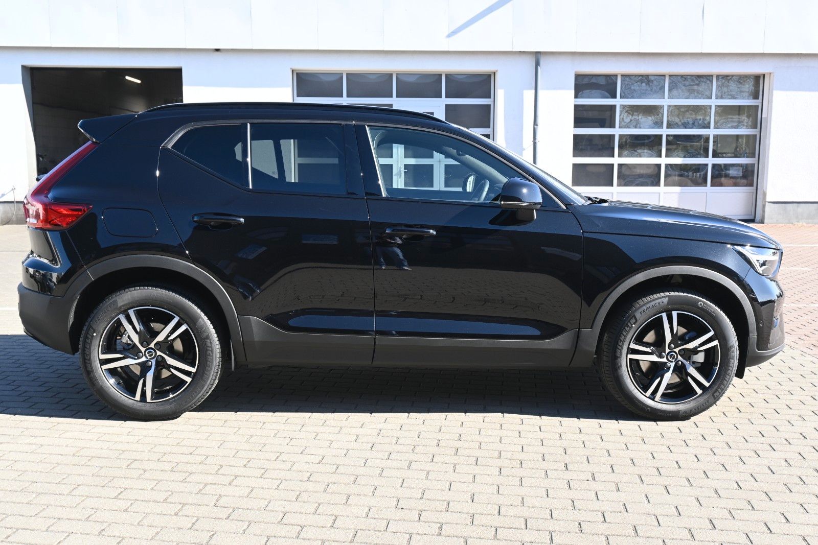 Fahrzeugabbildung Volvo XC40 B4 DKG Plus Dark*STDHZG*360*Pixel*ACC