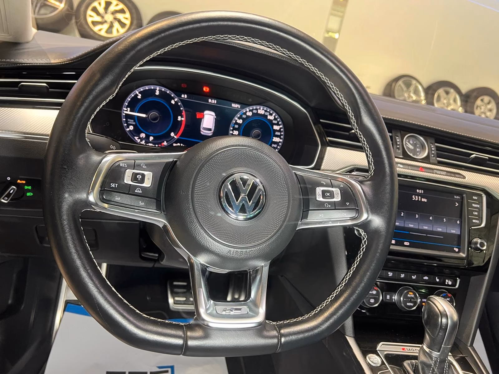 Volkswagen Passat Variant R-Line 4Motion*Pano*360°*AHK*DSG