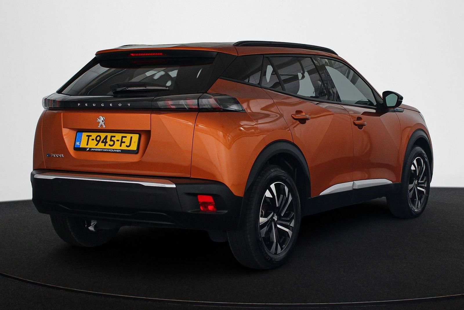 Peugeot e-2008 EV Allure 50 kWh imagem 3