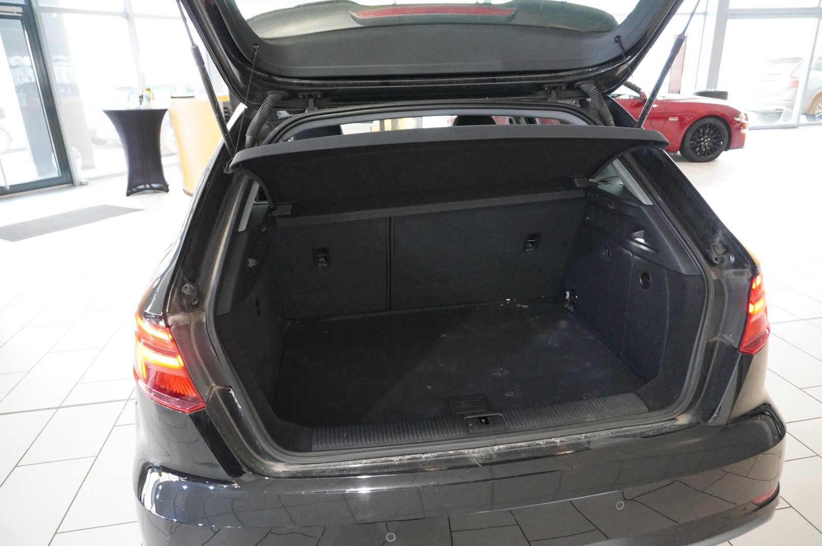 Fahrzeugabbildung Audi A3 Sportback 30 TDI S-LINE NAVI/LED/SH/SPORT/PDC