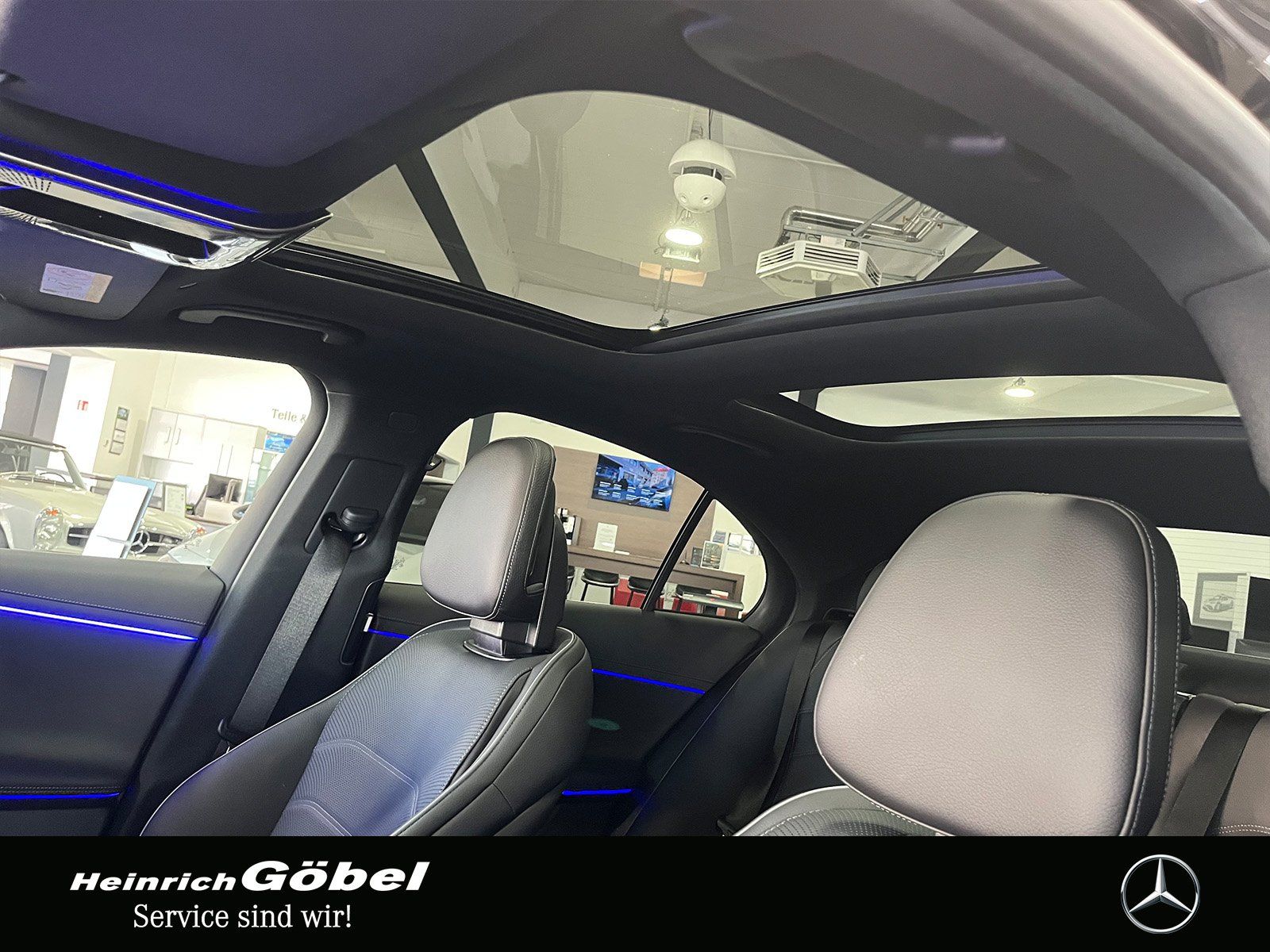 Fahrzeugabbildung Mercedes-Benz E 450 d AMG+PANO+DIGITAL-L+SUPERSCREEN+AIRMATIC