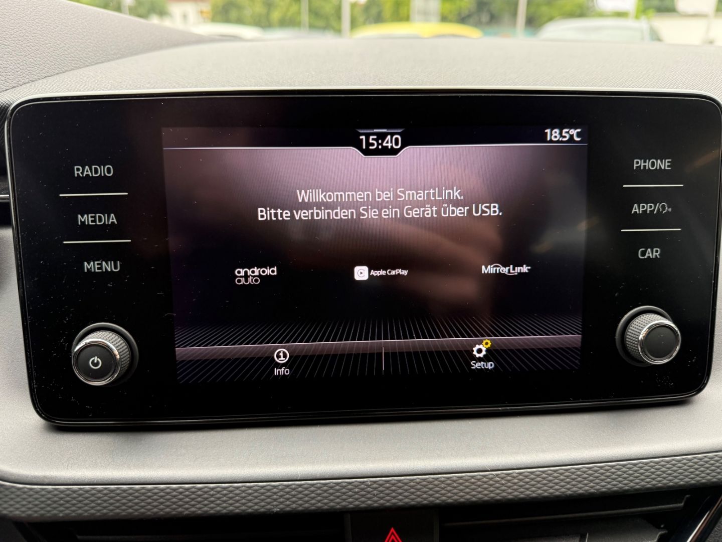 SKODA Scala 1.5 TSI EU6d DSG CarPlay SHZ RFK Alu LED - Image 17