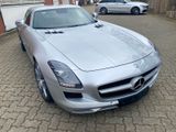 Mercedes-Benz SLS AMG 6.3 V8  original nur 2.900 Kilometer - Mercedes-Benz SLS AMG mit Benzin-Antrieb: Coupé, 6.3