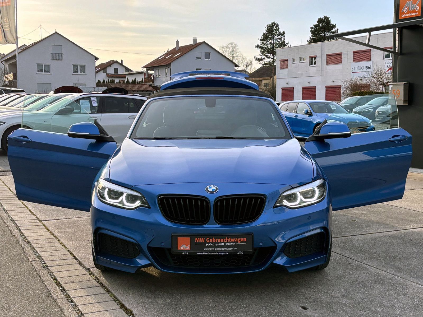Fahrzeugabbildung BMW 218i Cabrio M-Sport LED PDC SHZ NAV H&K BT LHZ