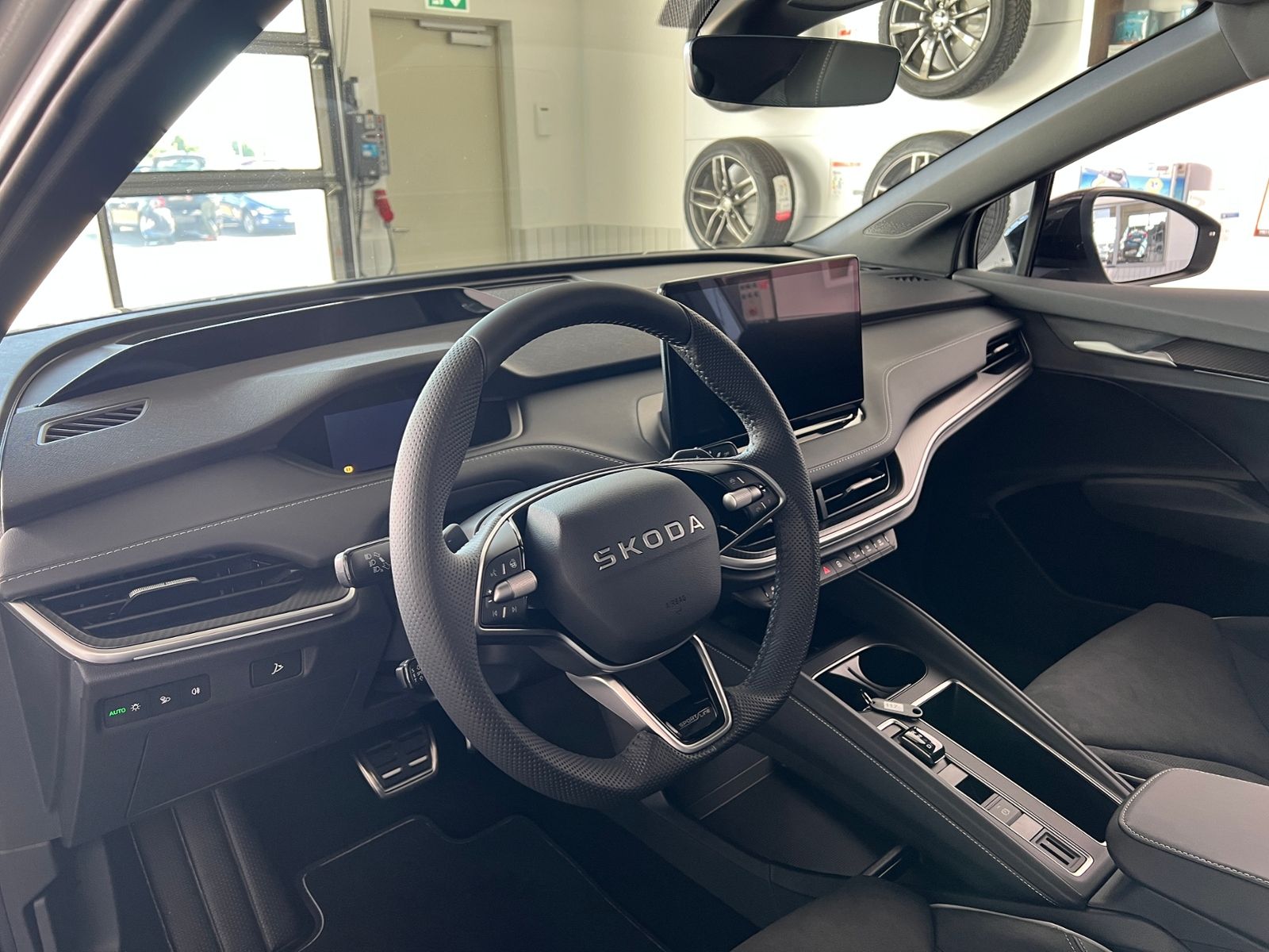 Fahrzeugabbildung SKODA Enyaq Coupé 85 Sportline *AHK, Matrix-LED, 21"-F