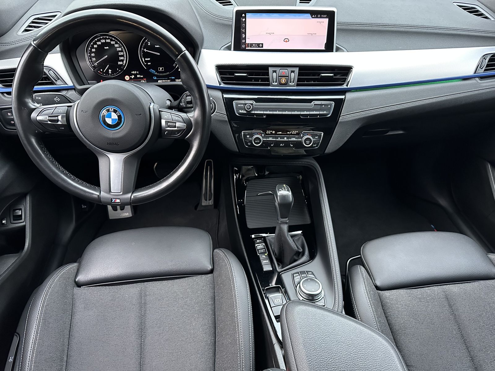 Fahrzeugabbildung BMW X2 xDrive25e M-Sport NAV+LED+KAMERA+HIFI+19ZOLL