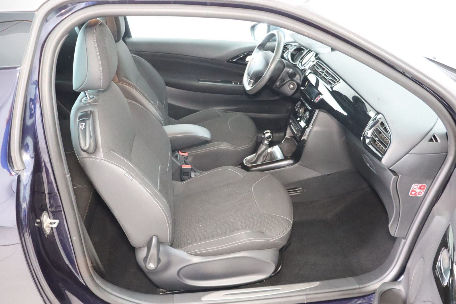 Fahrzeugabbildung Citroën DS3 * Klimaautom. * wenig Kilometer * 1. Hand