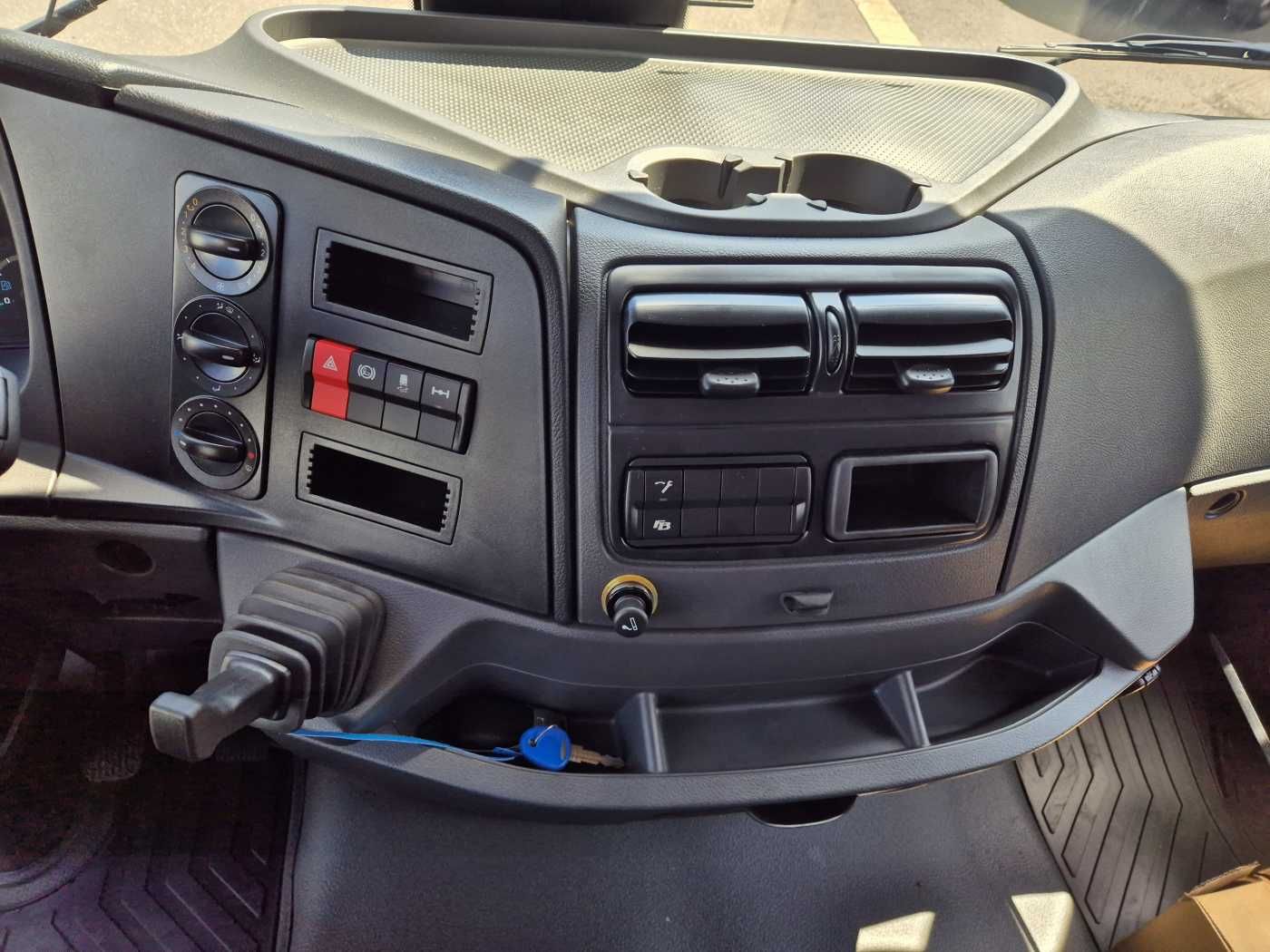Fahrzeugabbildung Mercedes-Benz Atego 818 L Fahrgestell, 2 Stück vorhanden