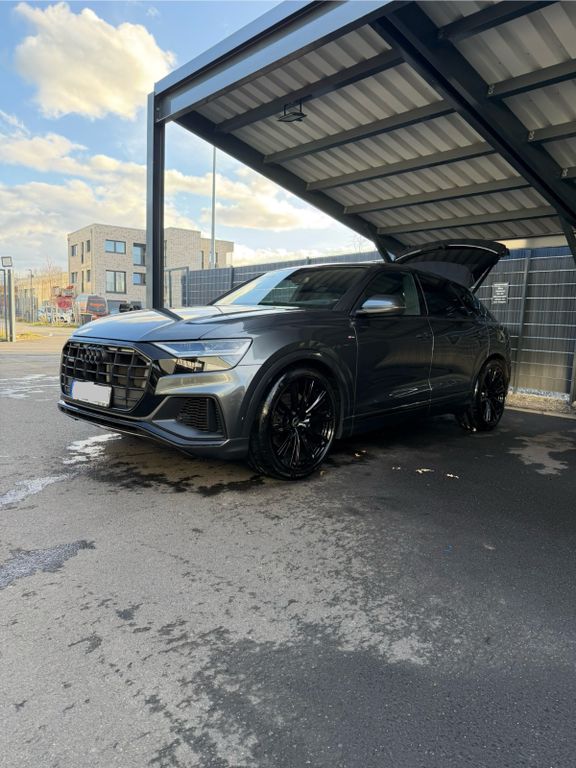 Image of Audi Q8