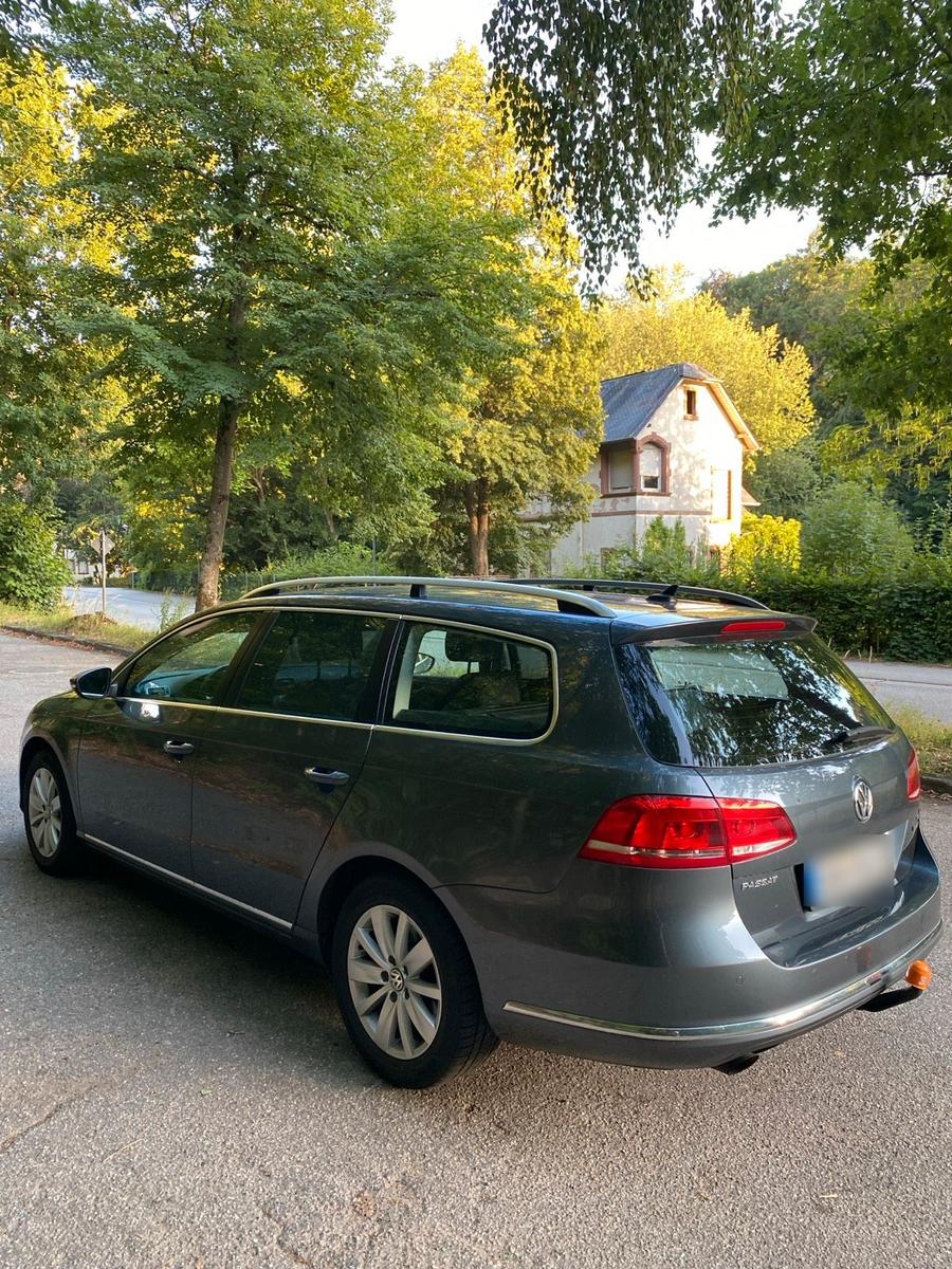 Volkswagen Passat 2012 — interior