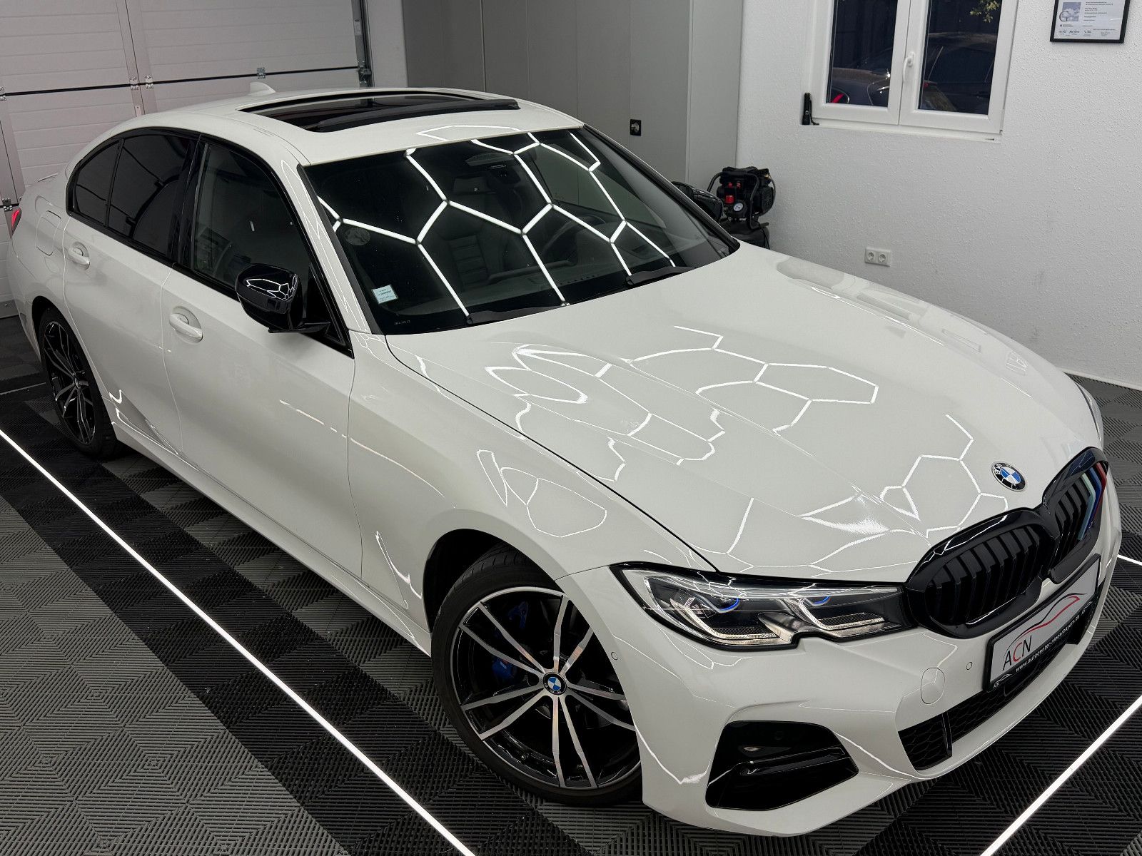 Fahrzeugabbildung BMW 330 i xDrive M SPORT/LASER/HuD/H&K/360*/MEMORY