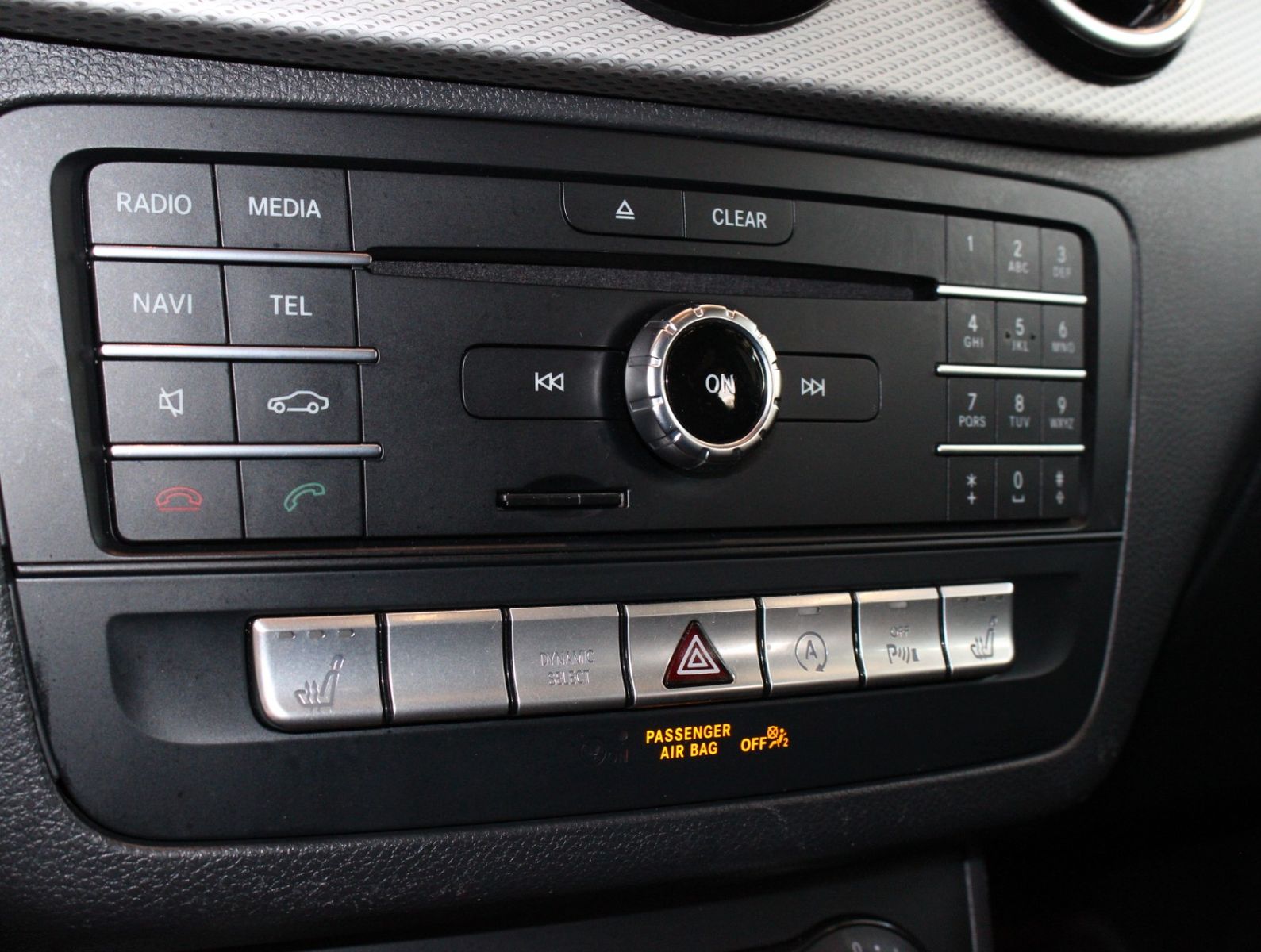 Fahrzeugabbildung Mercedes-Benz B 200 Urban Pano+Distronic+AHK schwenkb.+Sitzhzg