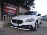 Volvo V40 Cross Country D2 Momentum - weiße Volvo V40 Cross Country