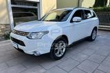 Mitsubishi MITSUBISHI Outlander 2.2 DI-D 4WD Instyle 7p. - Mitsubishi Outlander Kombi Gebrauchtwagen